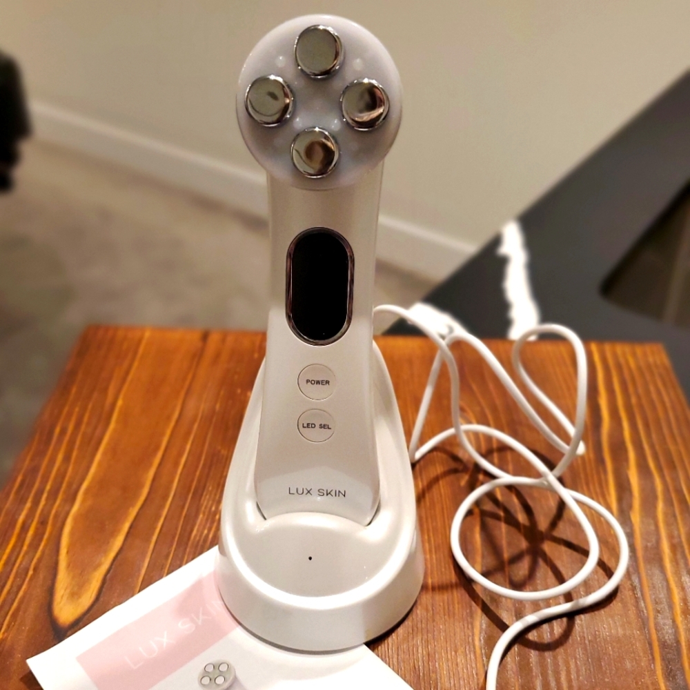 Lux Skin NWOT-Facial Rejuvanation & Tightening Device in White